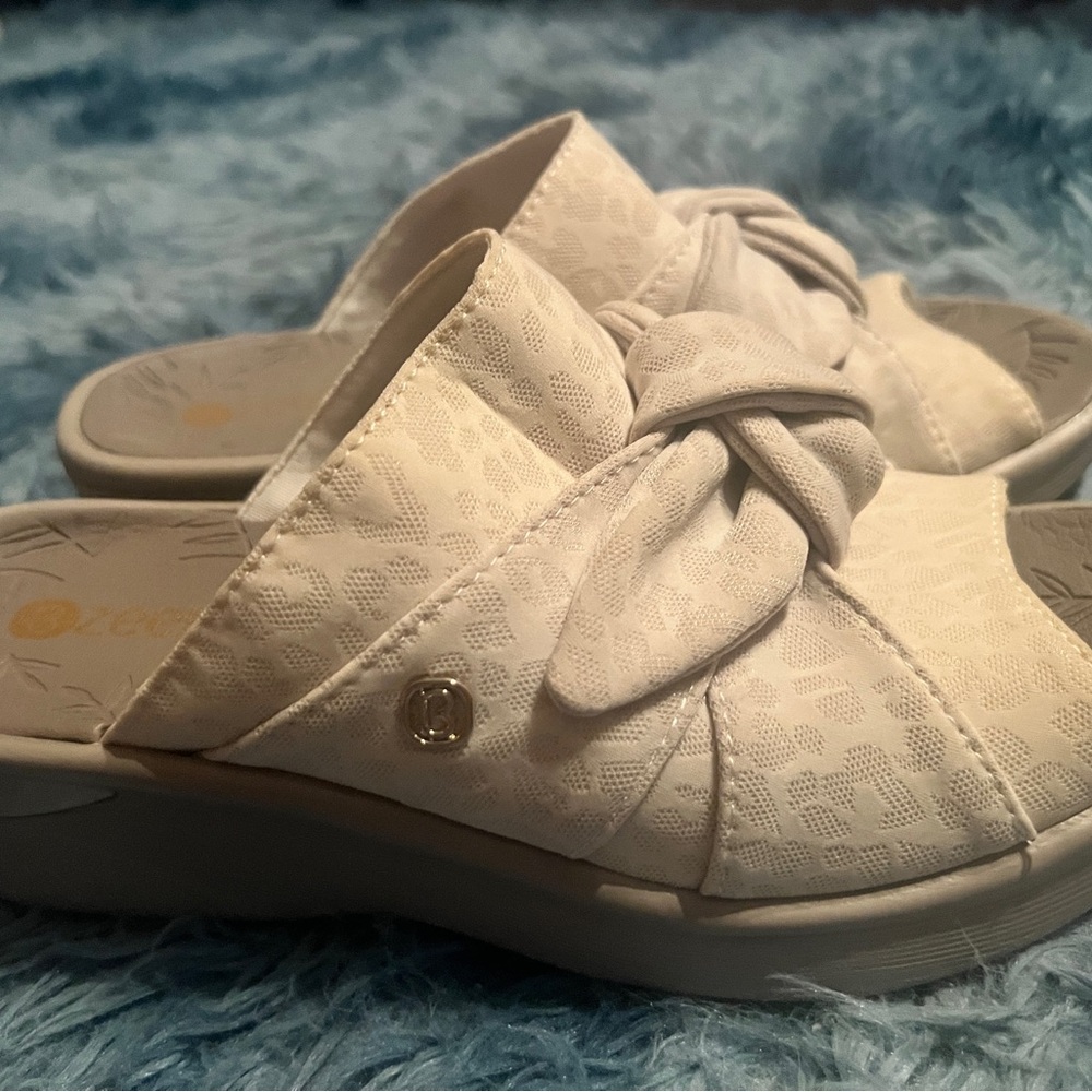 Cream color Bzees slip on size 7.5